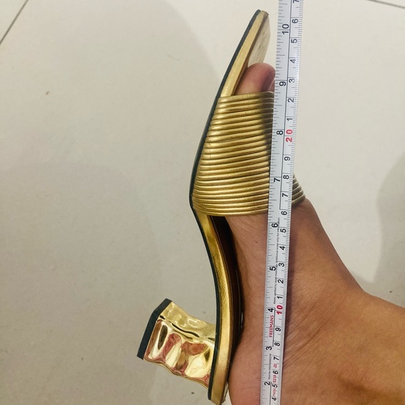 ZARA original Women’s gold heels - Picture 8 of 9